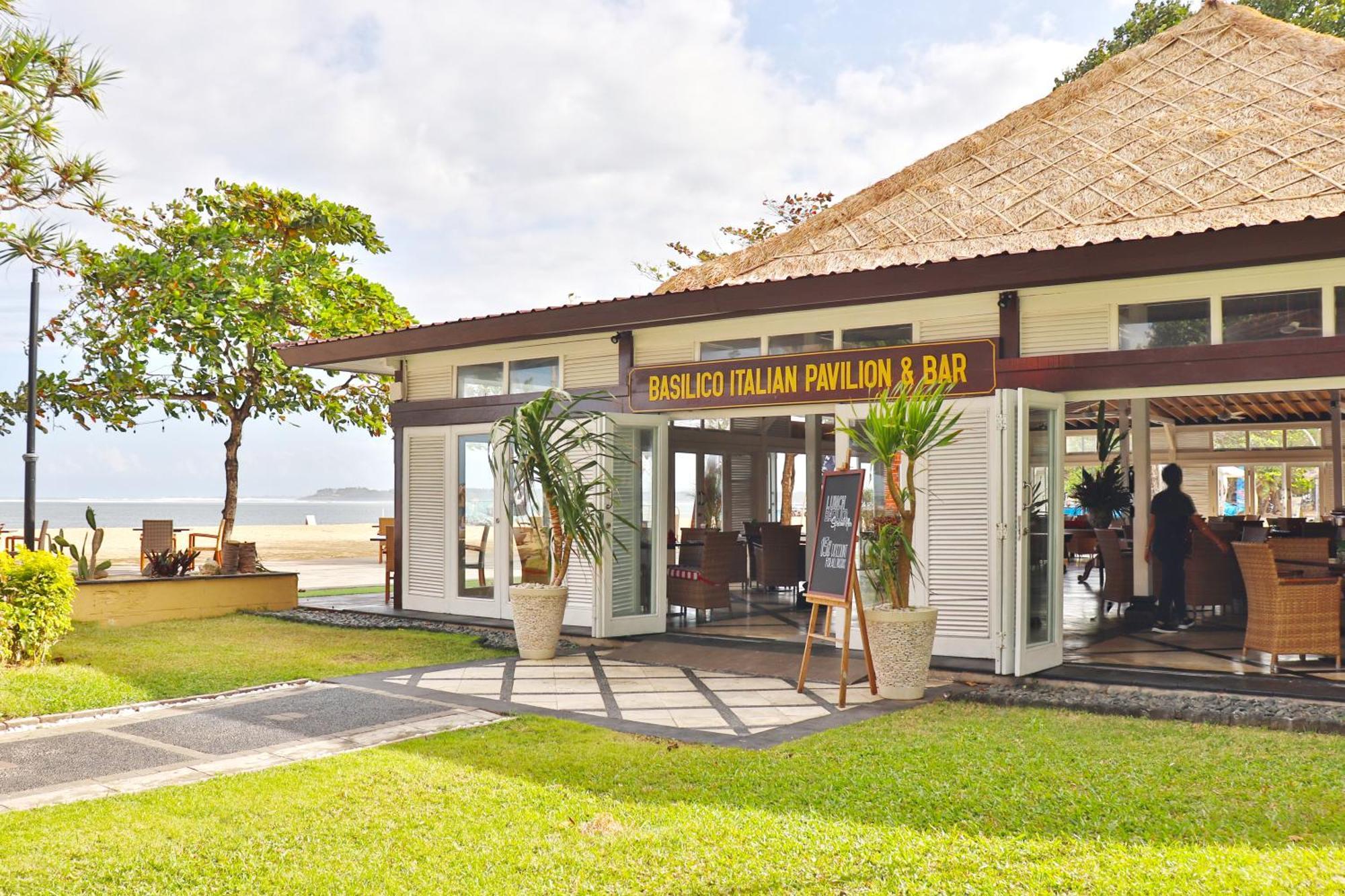 Prama Sanur Beach Bali Екстериор снимка The beach bar at the resort