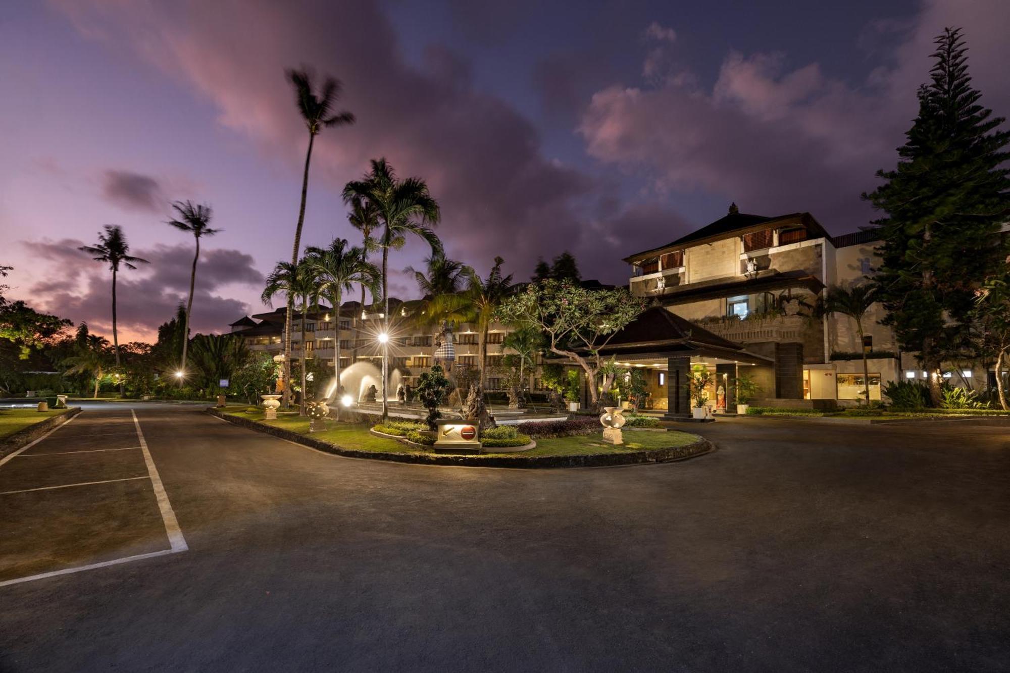 Prama Sanur Beach Bali Екстериор снимка The hotel at night