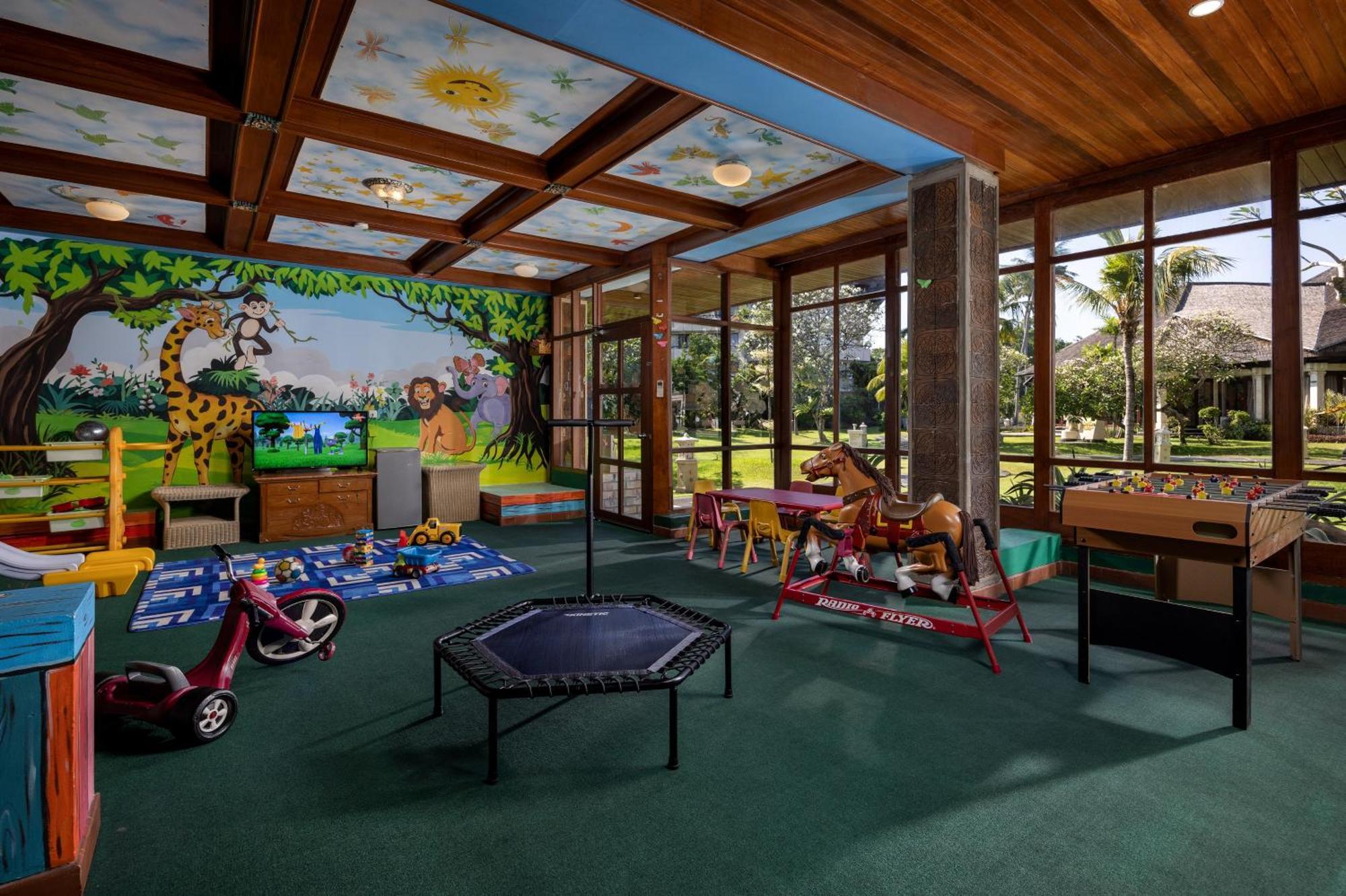 Prama Sanur Beach Bali Екстериор снимка The interior of a McDonald's PlayPlace